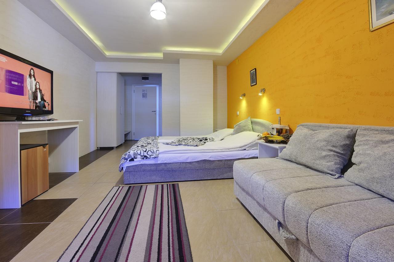 Vila Etna Hotel Ugrinovci  Habitación foto