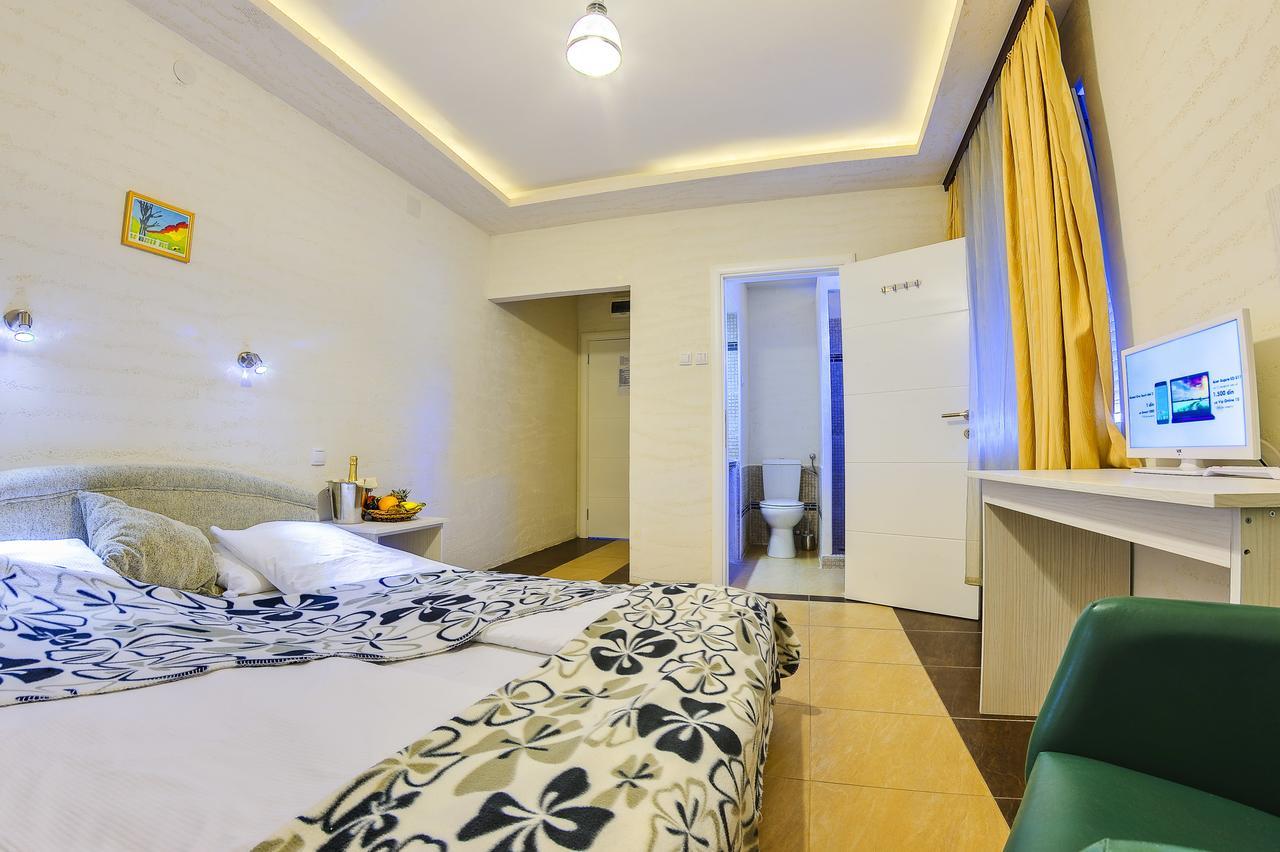 Vila Etna Hotel Ugrinovci  Habitación foto